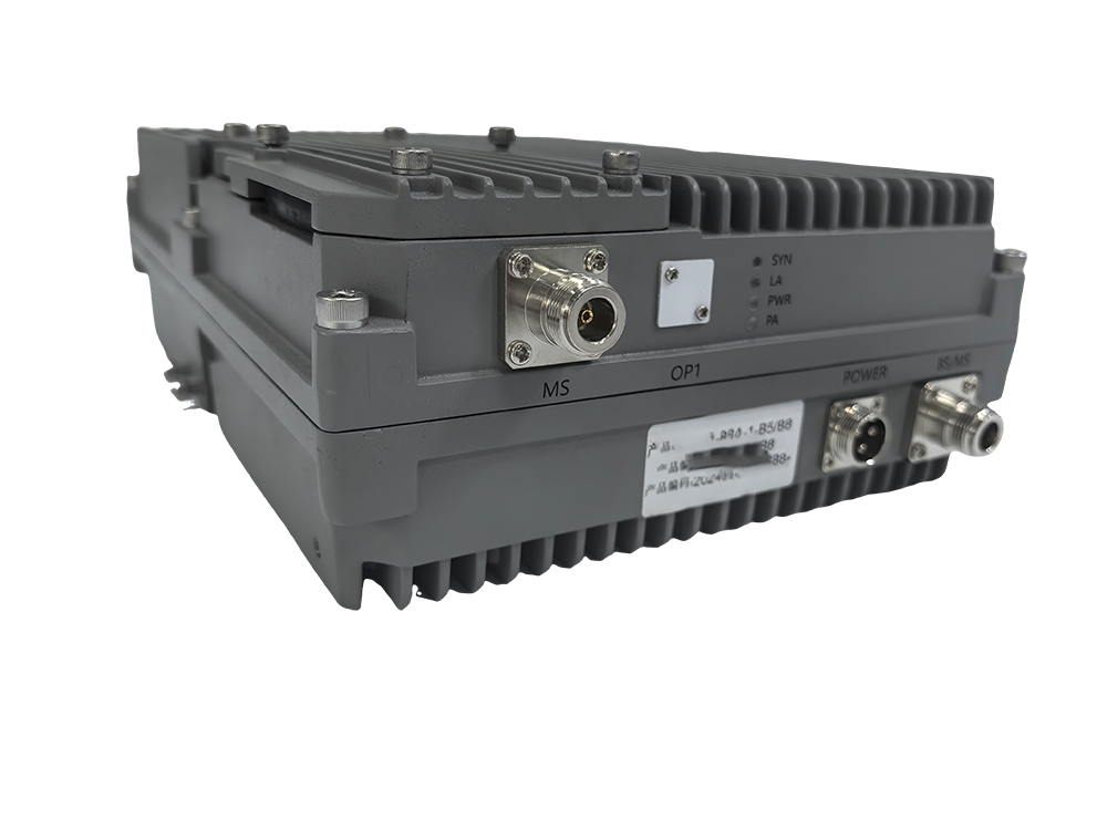  山亭三频手机信号接收器2000㎡