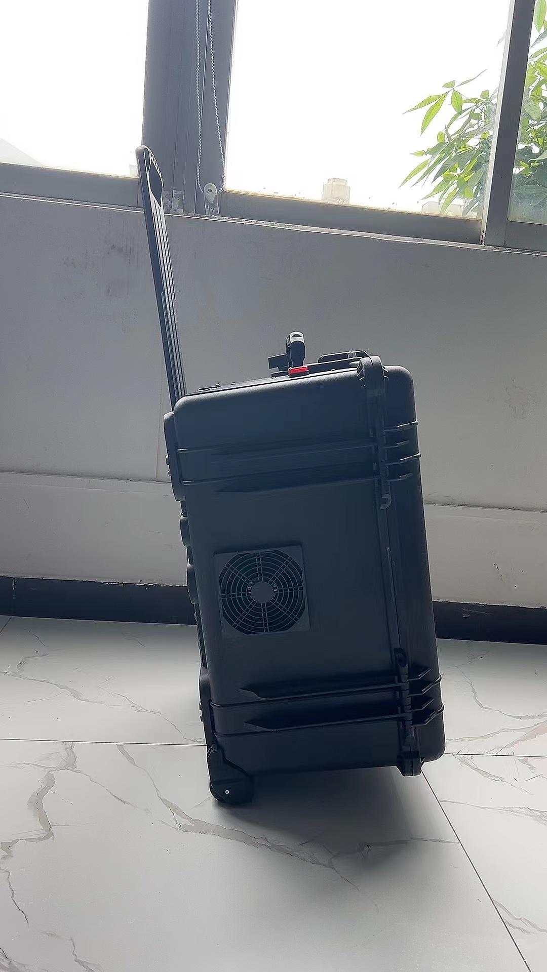 山亭手拉箱型移动通信干扰器